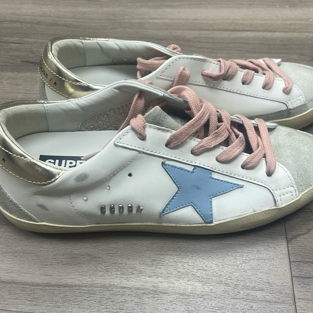 Super star sneaker by Golden goose size 38 women’s. Brand new never worn.